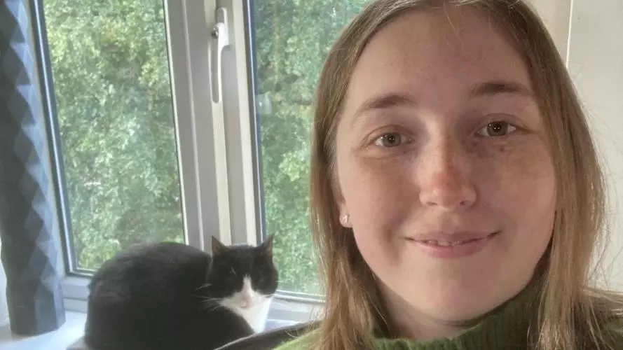 Frankie Perry and cat
